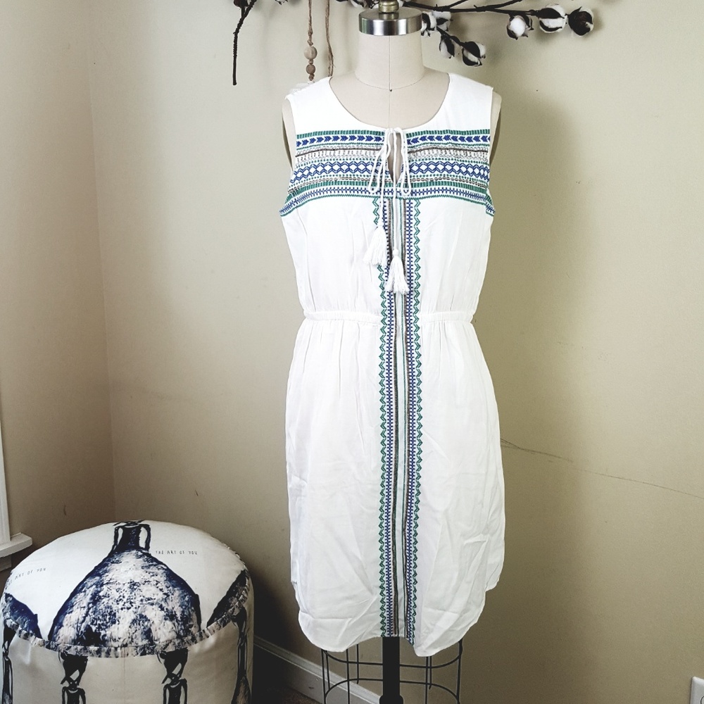 KENZIE // White Cotton Embroidered Mini Dress NWOT - Picture 2 of 8